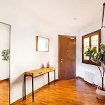 Big Apartment For 15 In The Heart Of Eixample