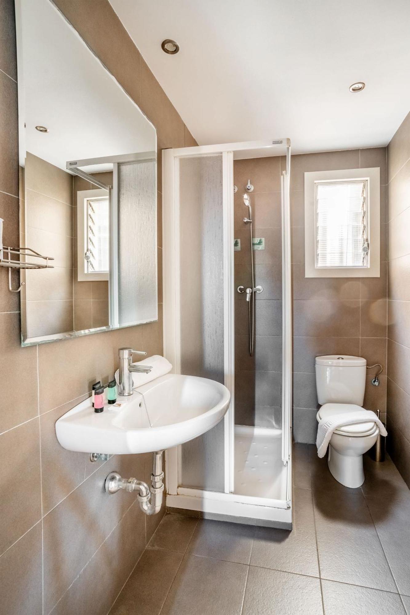 Big For 15 In The Heart Of Eixample Apartament *
