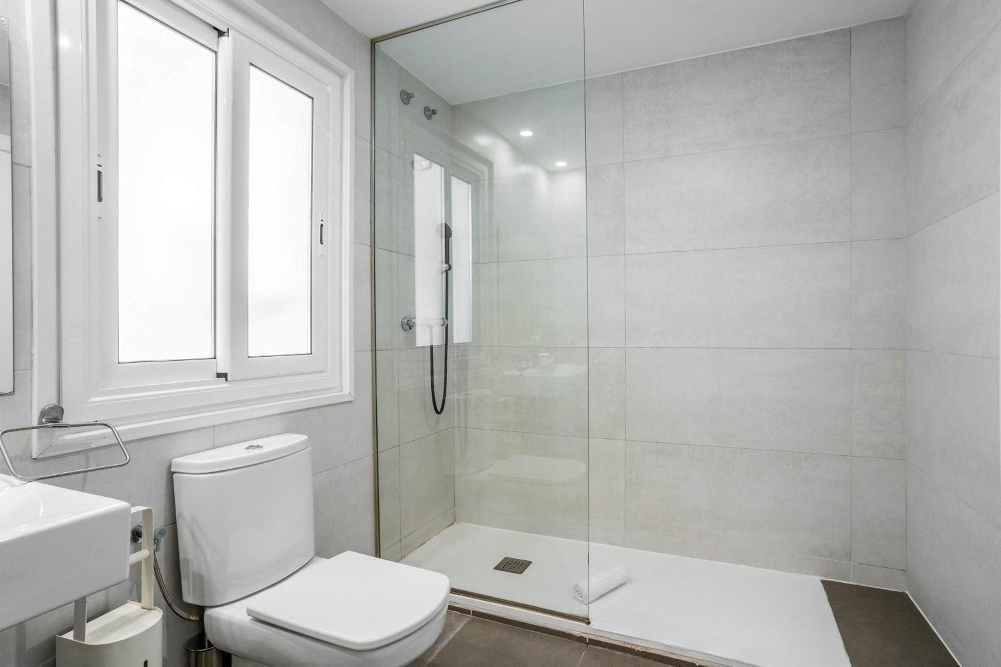 Apartament Big For 15 In The Heart Of Eixample Barcelona