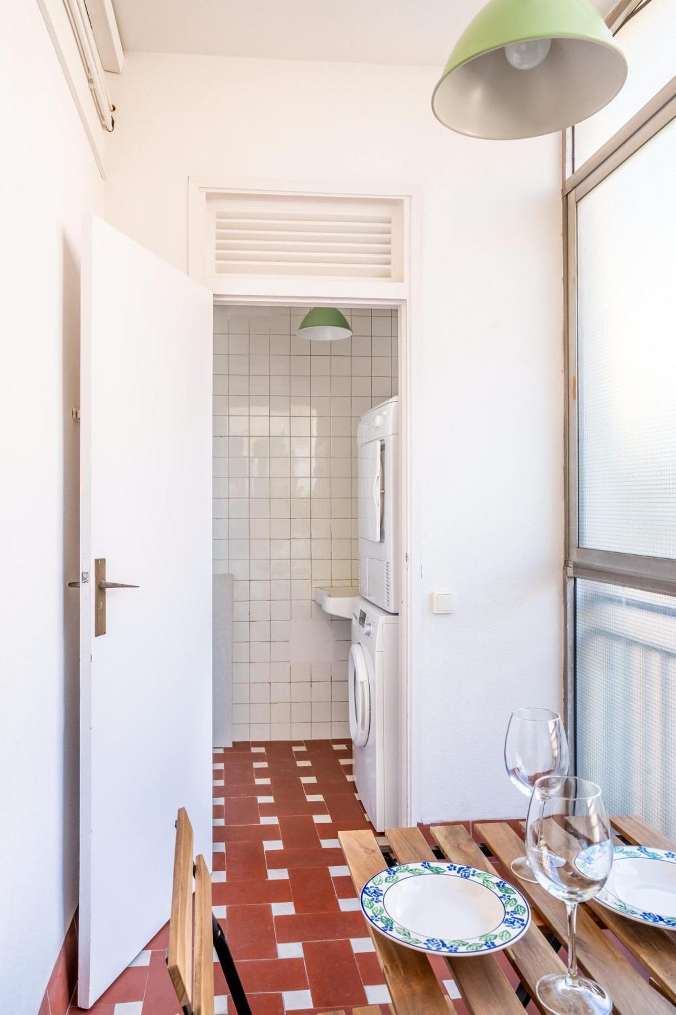 Apartament Big For 15 In The Heart Of Eixample
